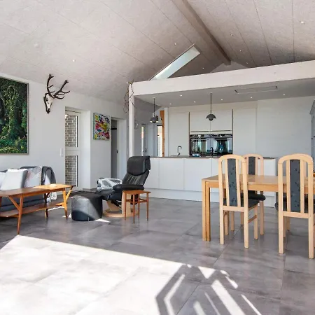 Holiday home Iv *