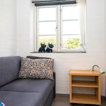 8 Person In Odder-by Traum Одде