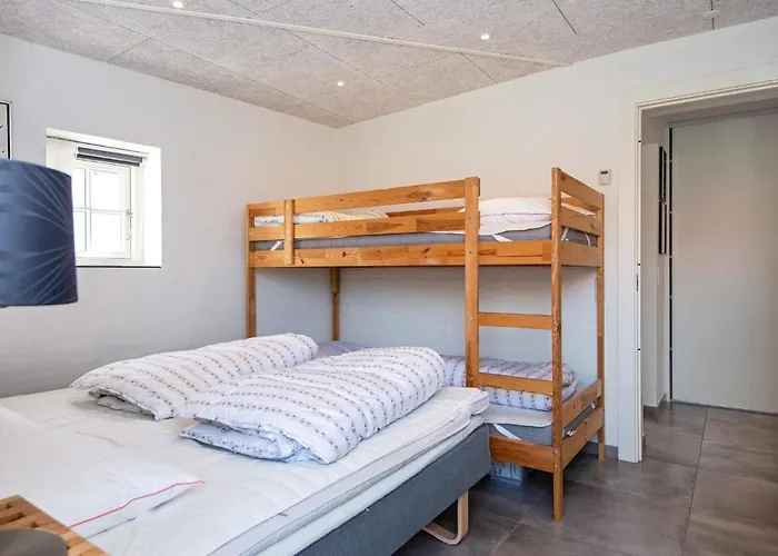 8 Person In Odder-by Traum * Odder